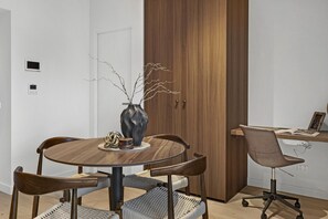 Dining - Modern 2BR Southbank |Views + Pool Gym Near Casino (Southbank)