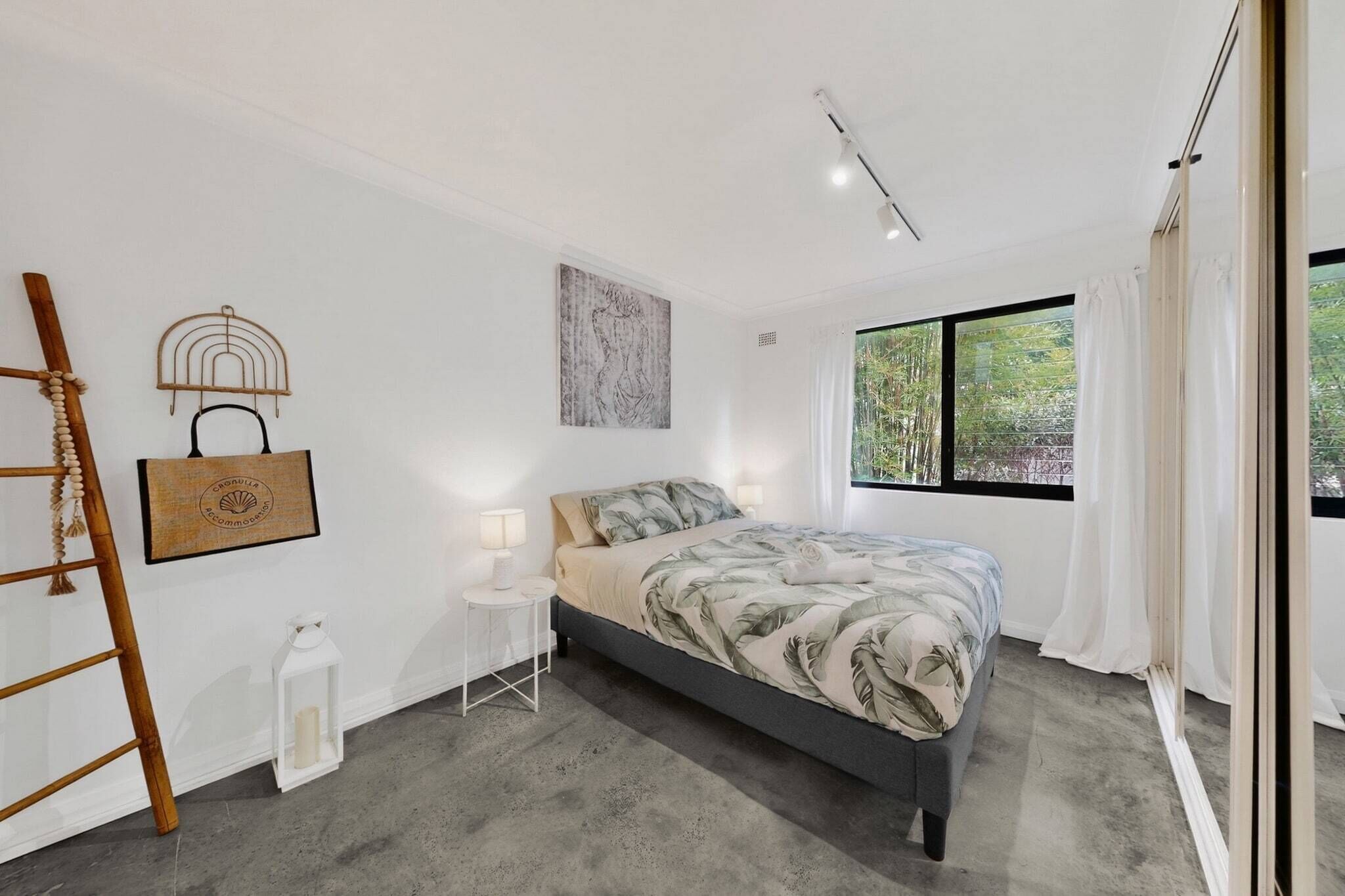 1 bedroom, iron/ironing board, travel cot, Internet