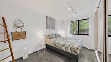 1 bedroom, iron/ironing board, travel cot, Internet