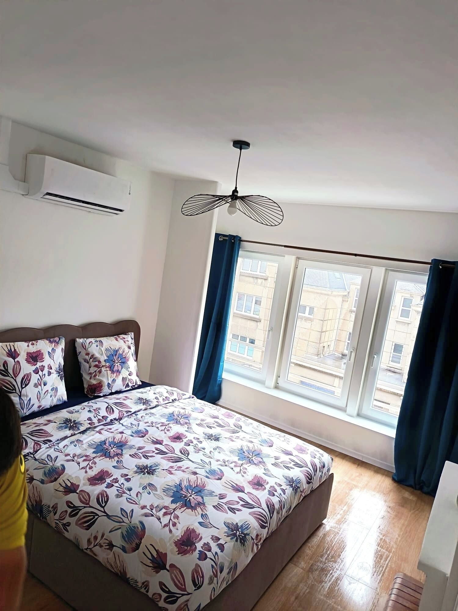2 bedrooms, iron/ironing board, internet, bed sheets