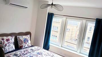 2 bedrooms, iron/ironing board, internet, bed sheets