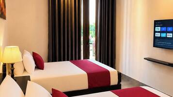 Executive Twin Room, City View | Minibar, in-room safe, blackout curtains, travel cot