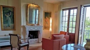 Interior - Panoramic cottage, surrounded by olive trees, overlooking the Adriatic Sea, (Borrano)