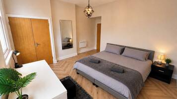 2 chambres, fer et planche à repasser, Wi-Fi, draps fournis