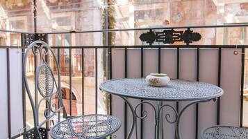 Luxury Apartment, Balcony, Sea View | Outdoor dining