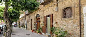 THE PALACE B&B and Apartments 