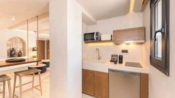 Luxury Suite, Sea View | Private kitchenette | Microwave, stovetop, cookware/dishes/utensils