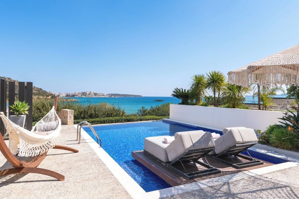 Deluxe Suite, Sea View | Pool | Outdoor pool