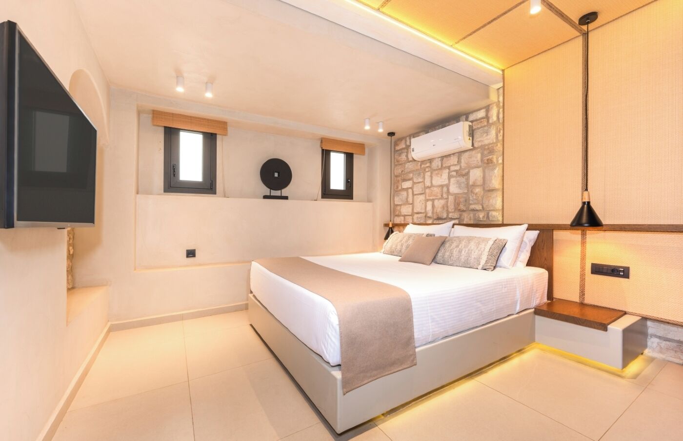 Suite de lujo, vista al mar | Caja de seguridad en la habitación y espacio para trabajar con laptop 