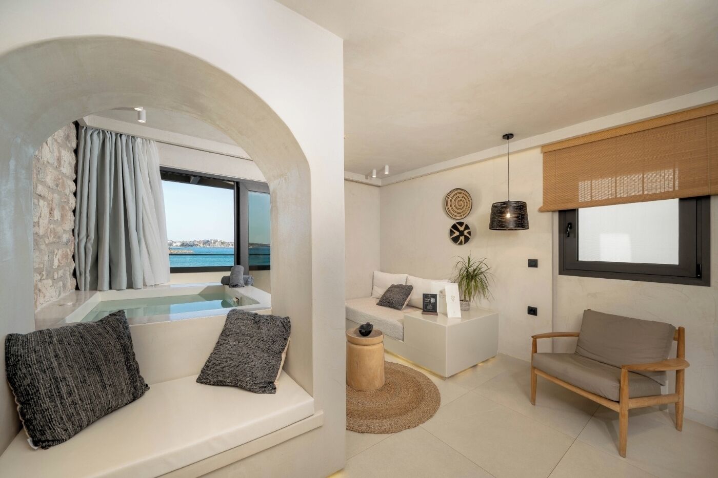 Deluxe Suite, Sea View | In-room safe, laptop workspace, iron/ironing board, free WiFi