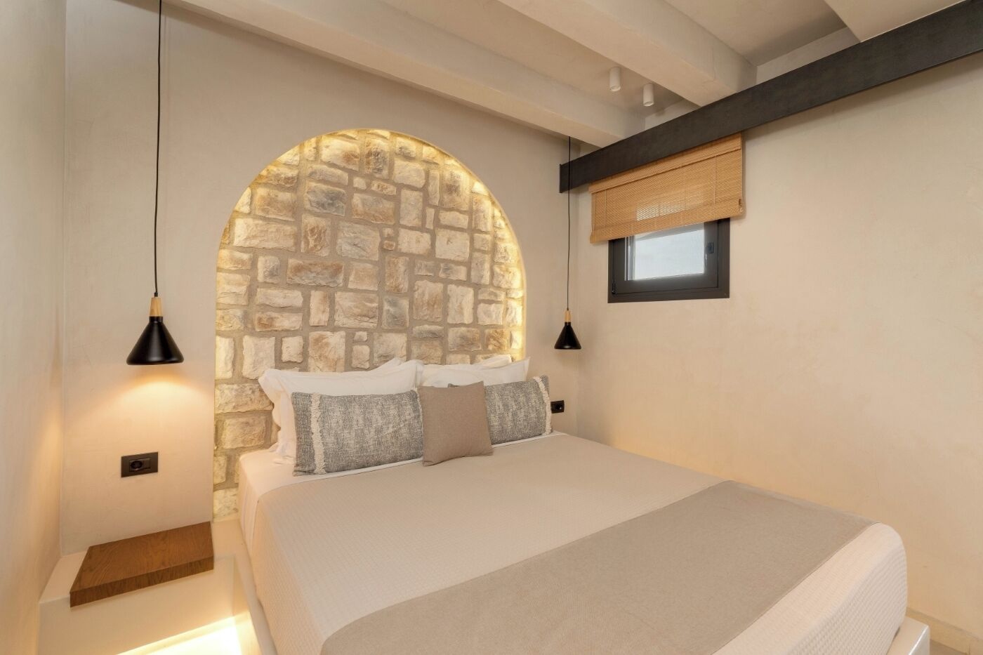 Suite Deluxe, vistas al mar | Caja fuerte y espacio para trabajar con un portátil