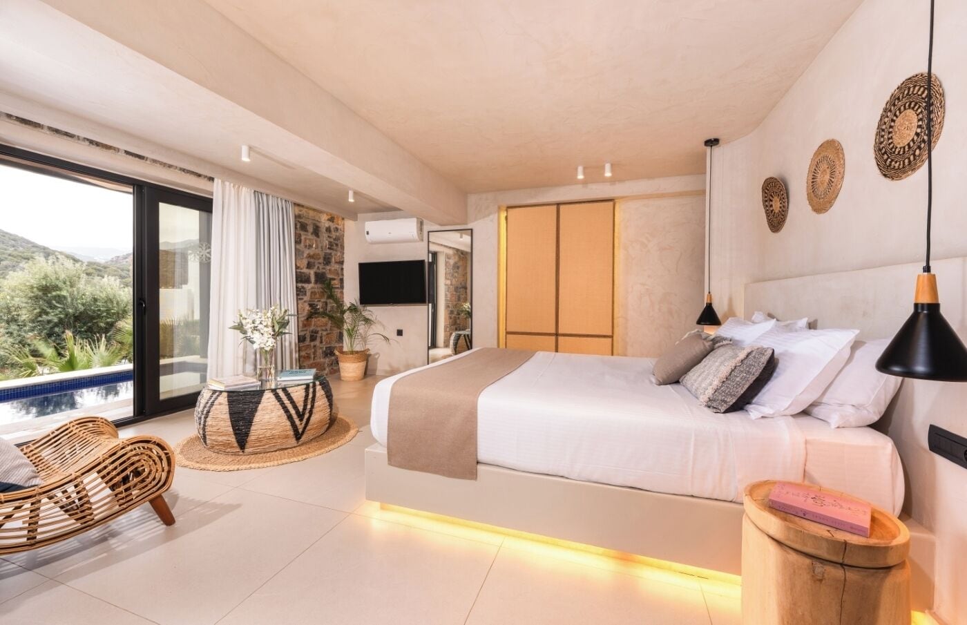 Suite Deluxe, vista a la colina | Caja de seguridad en la habitación y espacio para trabajar con laptop 