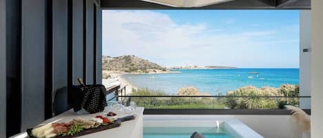Deluxe Suite, Sea View | Property grounds