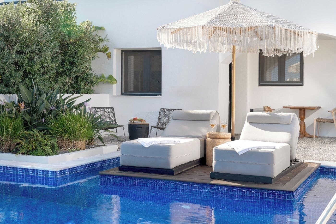 Deluxe Suite, Sea View | Pool