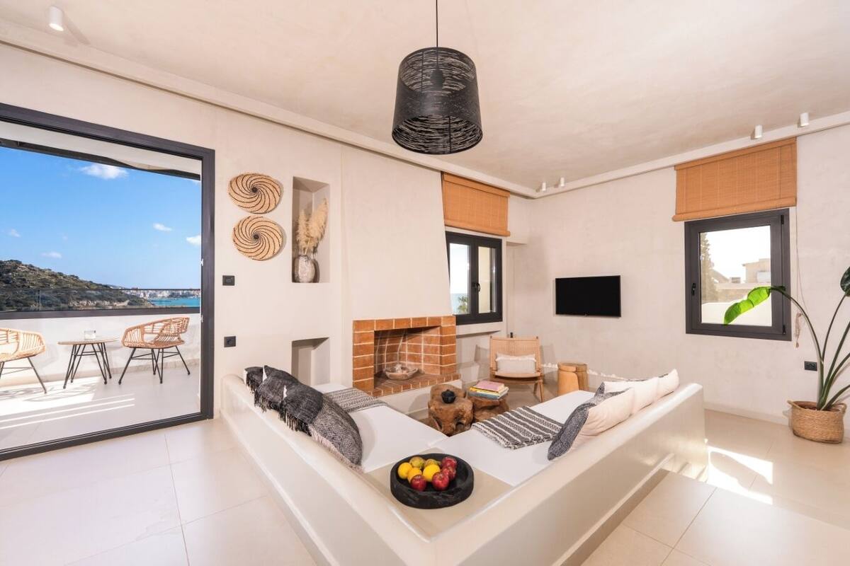 Deluxe Penthouse, Sea View | In-room safe, laptop workspace, iron/ironing board, WiFi (free)