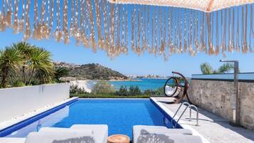 Luxury Suite, Sea View | Private pool