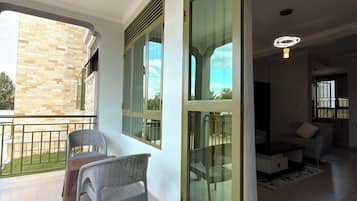 Apartamento, sacada, vista para o jardim | Sacada