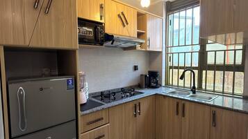Apartment, Balcony, Garden View | In-room dining