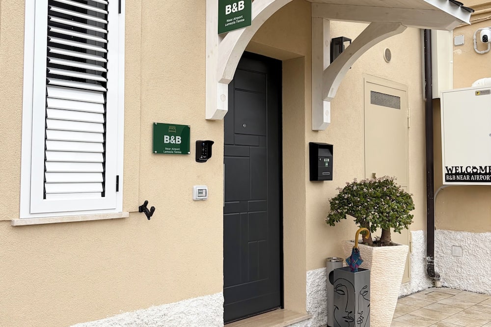 NEAR AIRPORT APARTMENT
