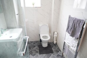 Håndklæder, Sæbe, Shampoo, Toiletpapir