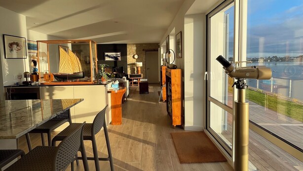 A modern kitchen with a dining area, large windows, and a telescope. - Waterfront 4* villa on the Etel ria. Ideal for families. (Plouhinec)