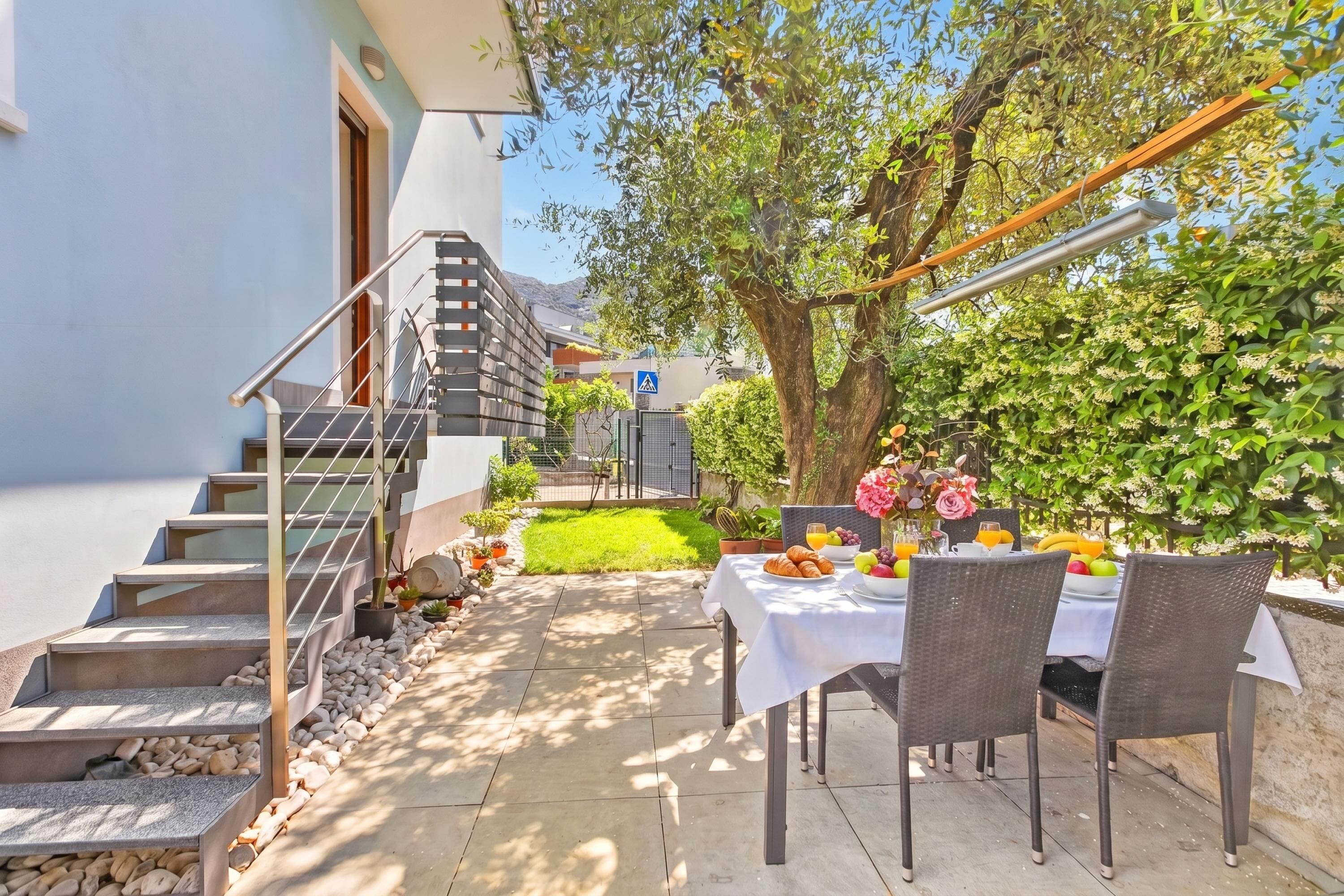 Standard Apartment, 2 Bedrooms, Balcony (Toniol Apartment) | Outdoor dining