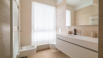 Bagno | Soffione a pioggia, bidet