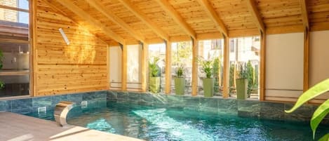 Sauna, hot tub, steam room