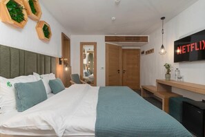 In-room safe, laptop workspace, soundproofing, free WiFi - Forest Green & SPA (Gura Humorului)
