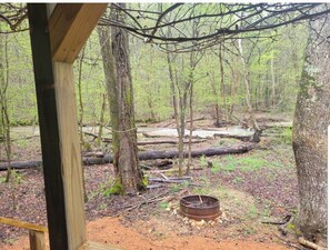 Property grounds - Cabin #1 Cozy "fishing" themed cabin by the creek. Recently featured in magazine (Linden)