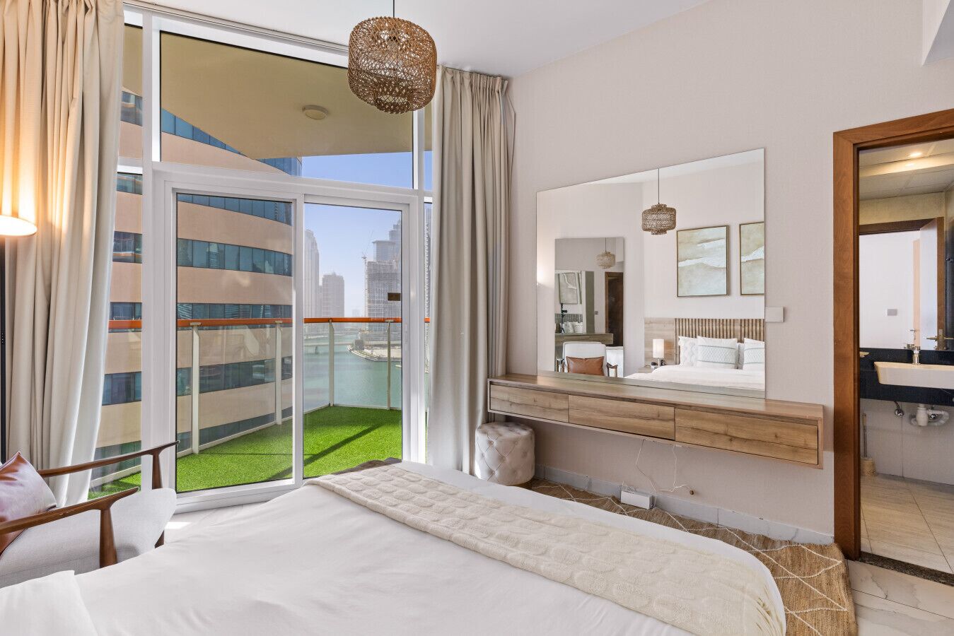 2 bedrooms, in-room safe, iron/ironing board, free WiFi