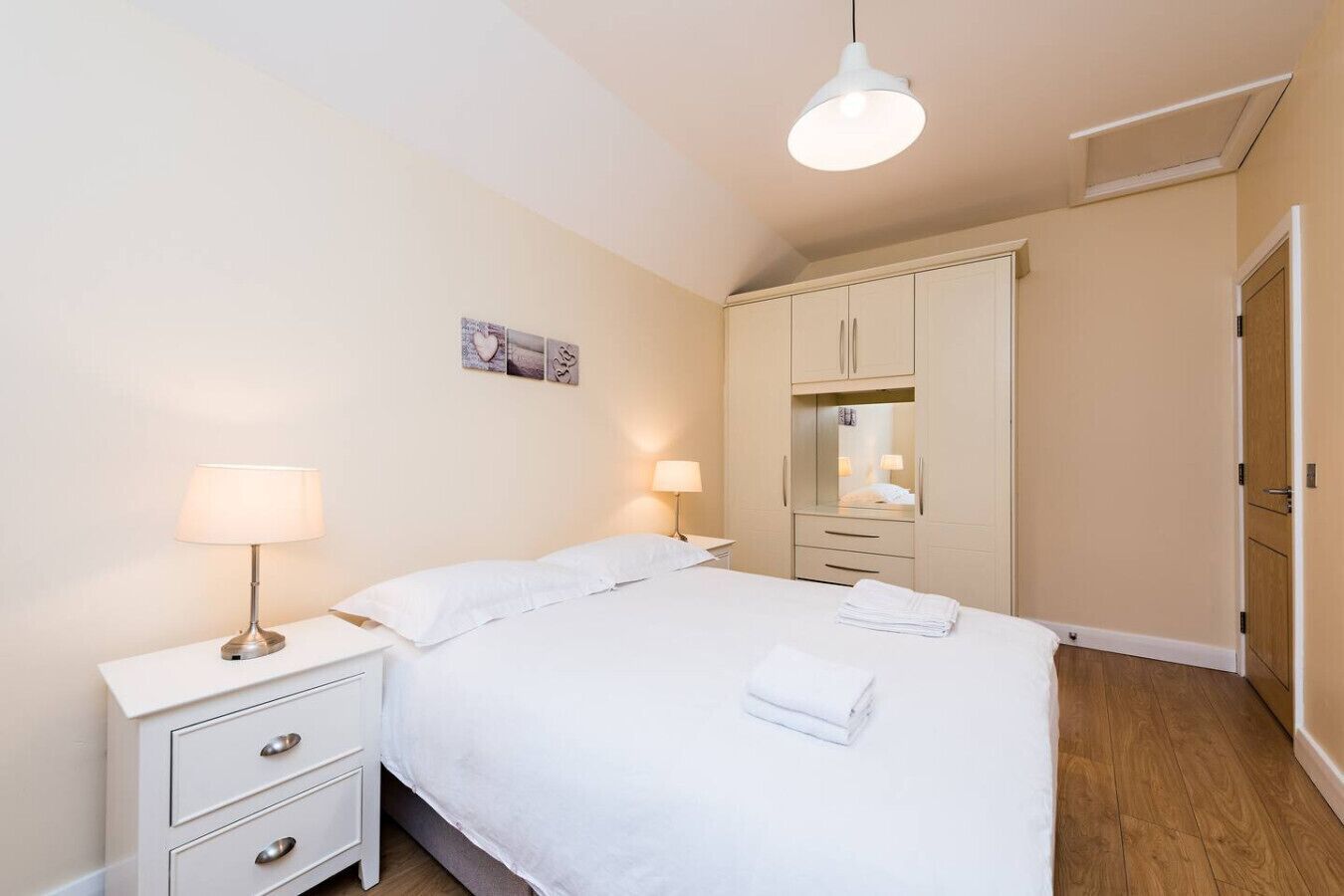 Iron/ironing board, travel crib, WiFi, bed sheets