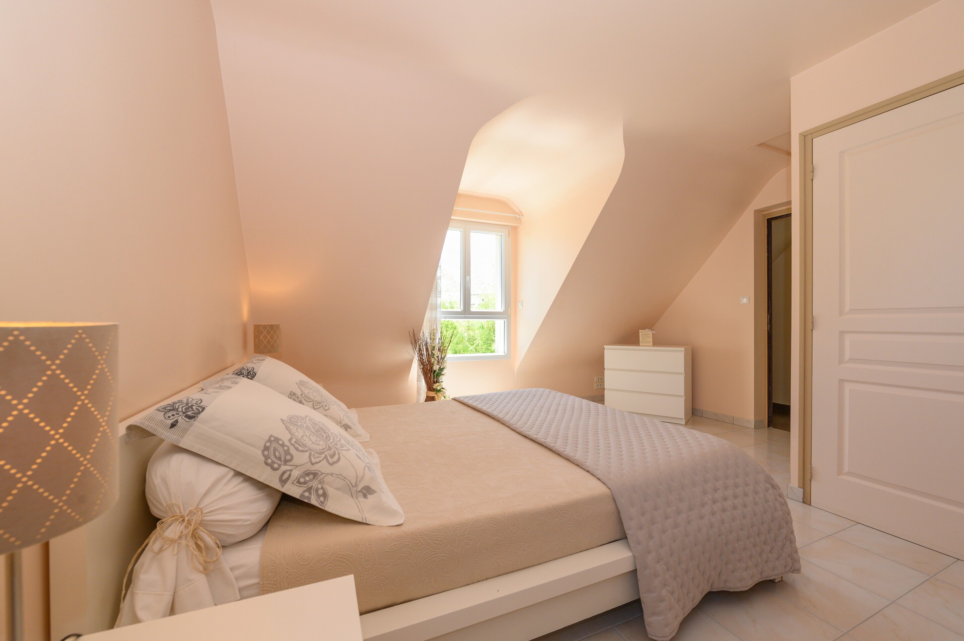 WiFi, bed sheets