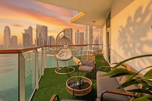 Gogoto4 2BR Premium Canal & Burj Khalifa View