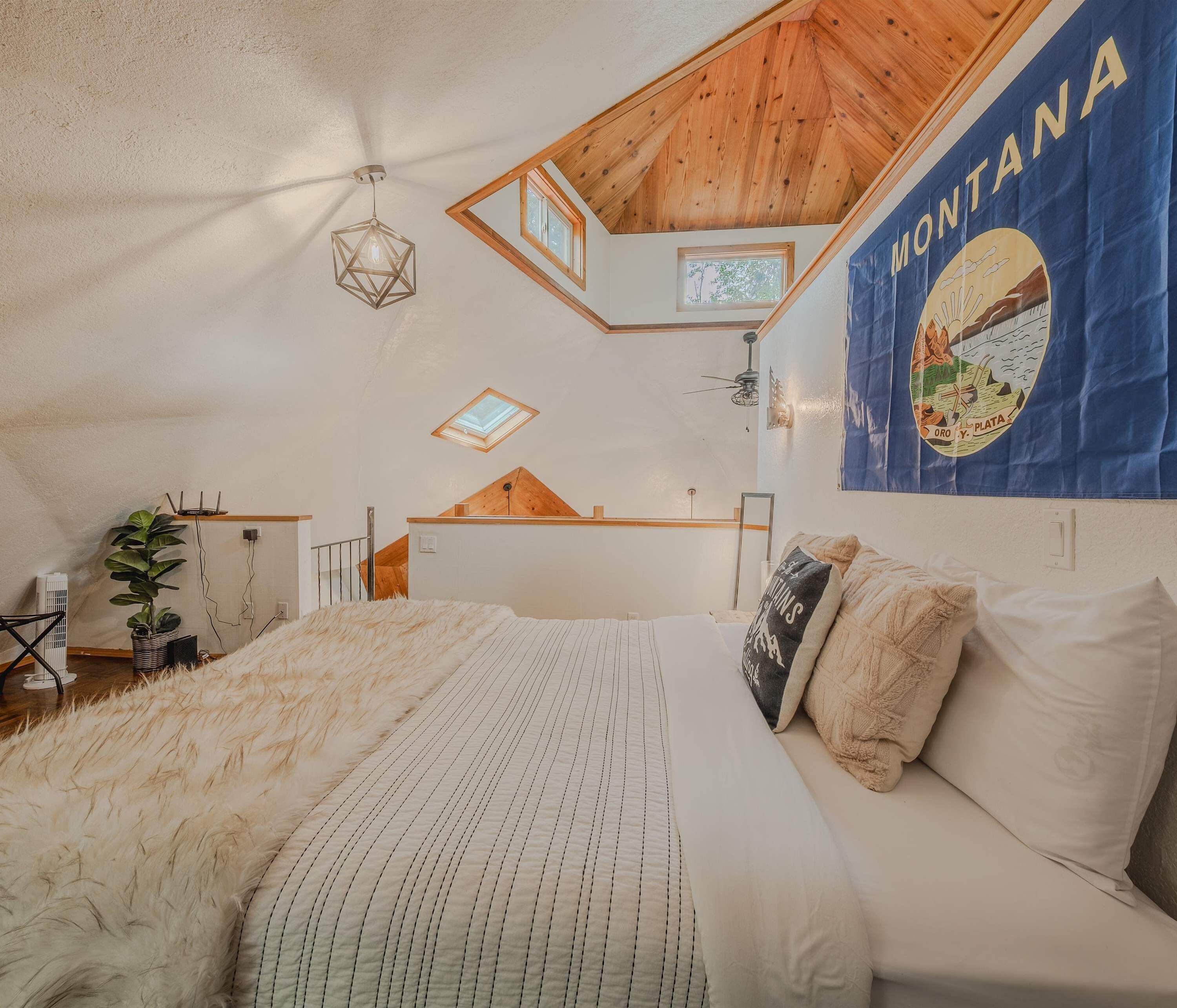 Ferienhütte, Mehrere Betten, Kamin, Gartenblick (Gateway to Glacier) | 2 Schlafzimmer, individuell dekoriert, individuell eingerichtet
