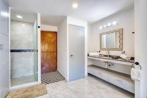 Studio, 1 Katil Raja (King), Haiwan Kesayangan Dibenarkan, Mountain View (Cabo Cove 408 B) | Bilik Mandi | Tuala disediakan 