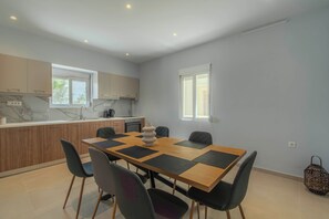 Huis, uitzicht op zee | Dineren