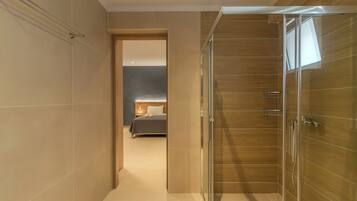 House, Sea View | Bathroom | Shower, rainfall showerhead, free toiletries, hair dryer