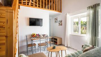 House, Hot Tub, Garden View | Interior