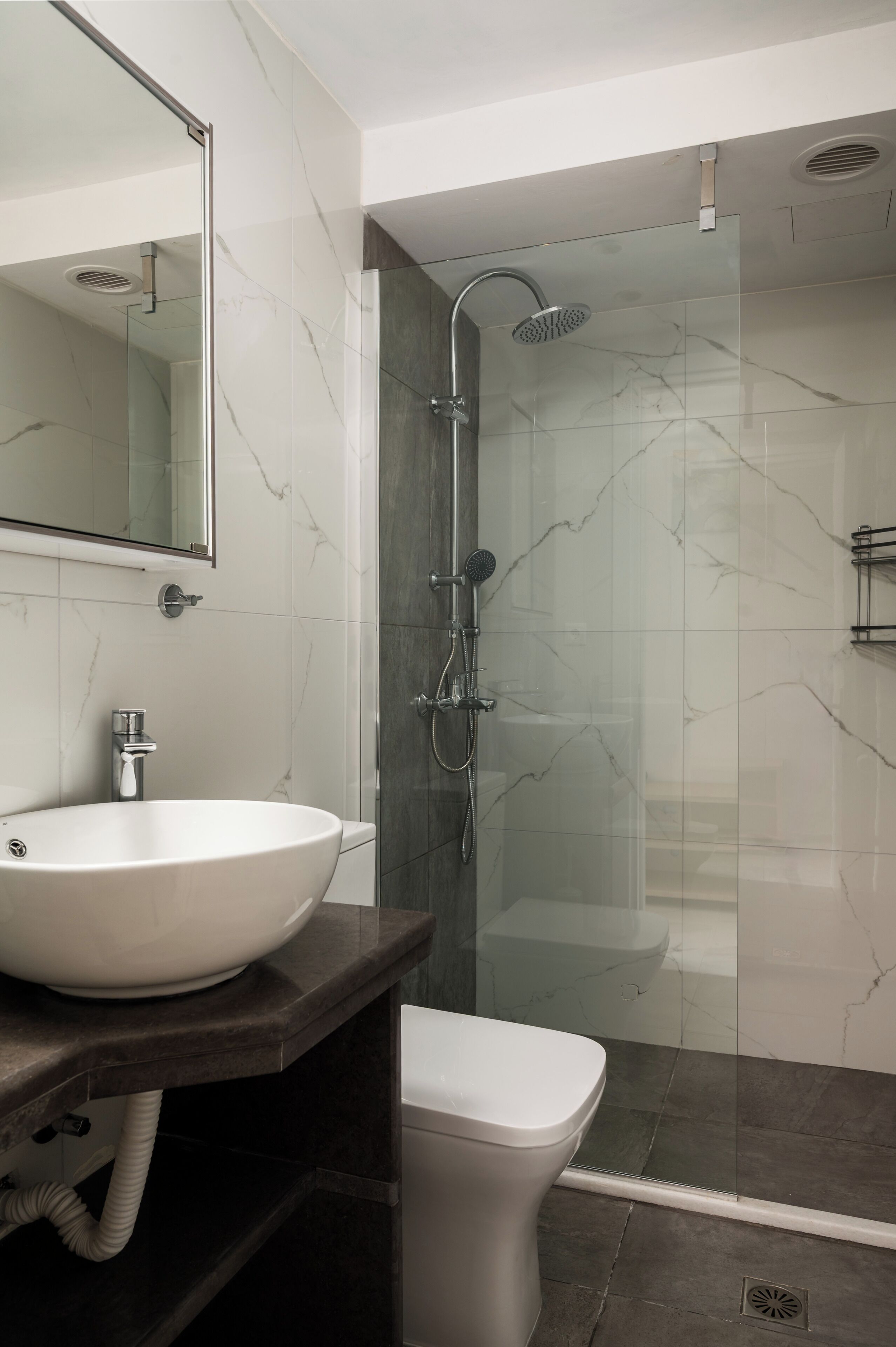 House, Hot Tub, Garden View | Bathroom | Shower, hair dryer, towels, soap