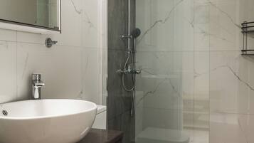 House, Hot Tub, Garden View | Bathroom | Shower, hair dryer, towels, soap