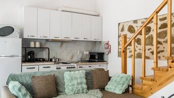 House, Hot Tub, Garden View | Living area | 32-inch Smart TV with digital channels