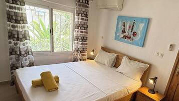 2 bedrooms, iron/ironing board, Internet, bed sheets