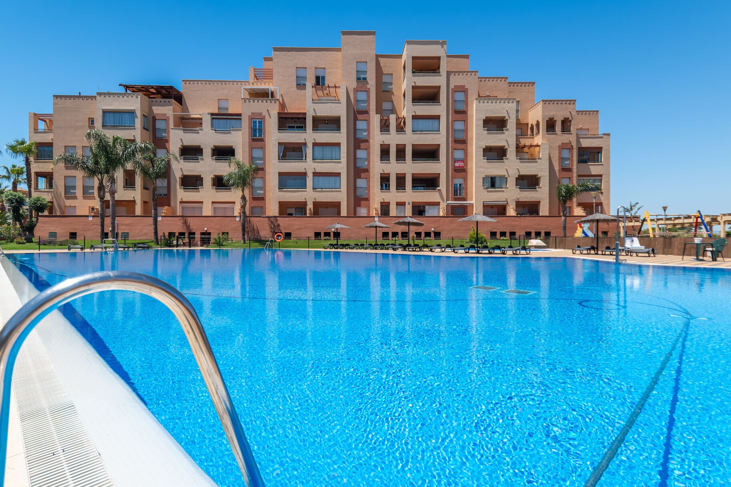 حمام سباحة