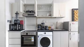 Coffee/tea maker, fridge, microwave, oven