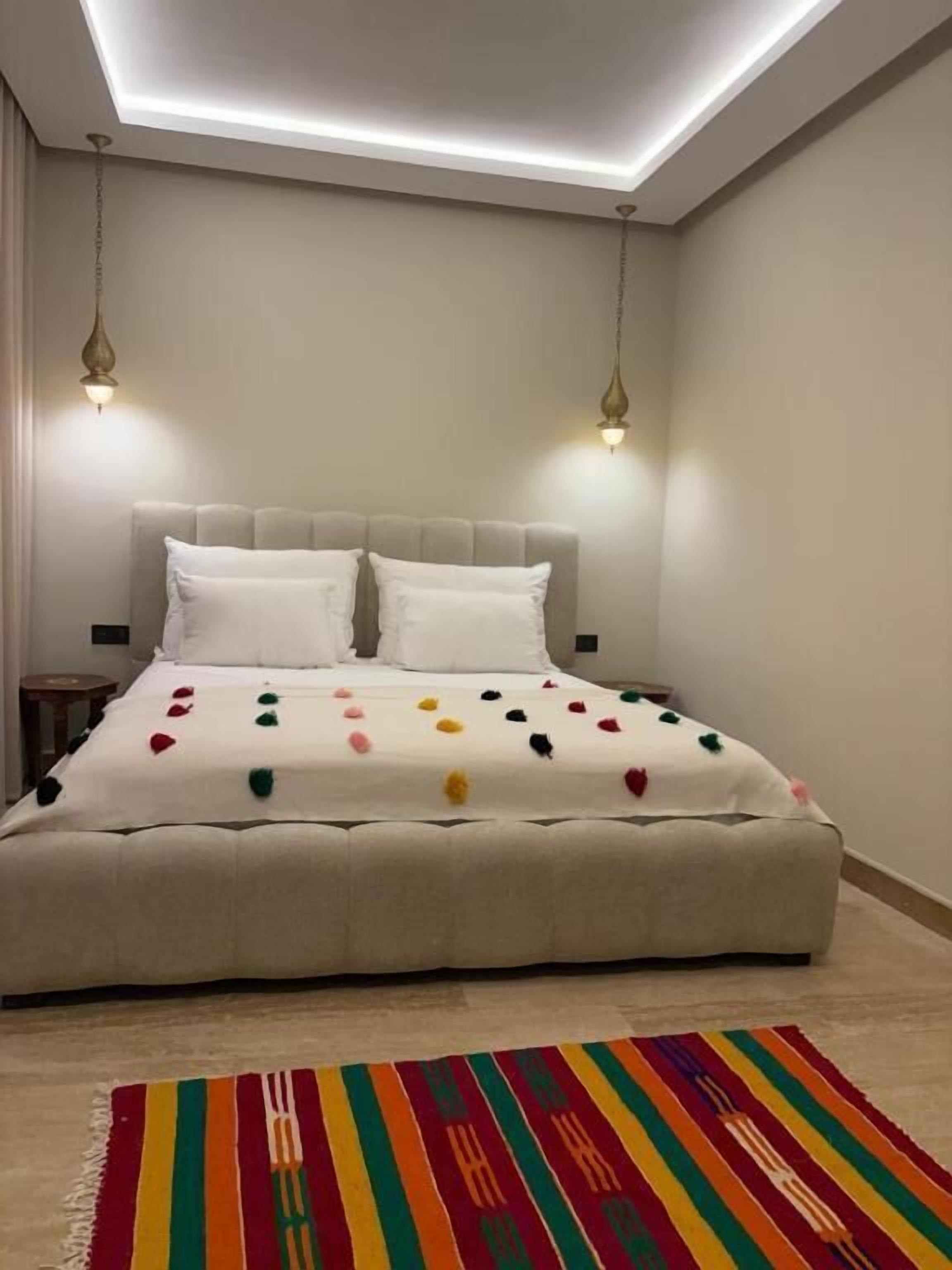 Blackout drapes, soundproofing, iron/ironing board, free WiFi