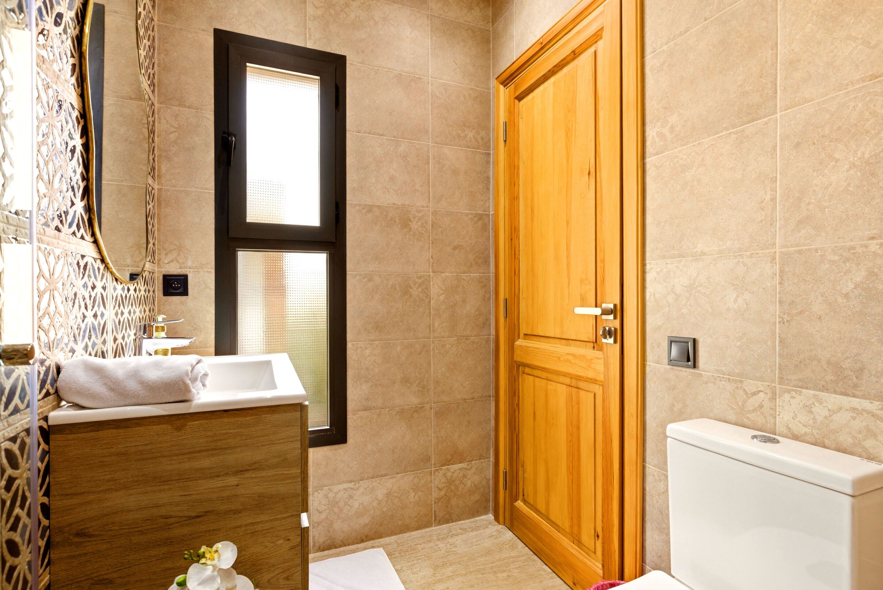 Habitación Confort | Cortinas opacas y sistema de insonorización