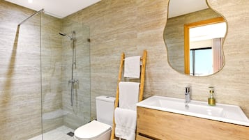 Family Suite, Ensuite | Blackout drapes, soundproofing, iron/ironing board, free WiFi