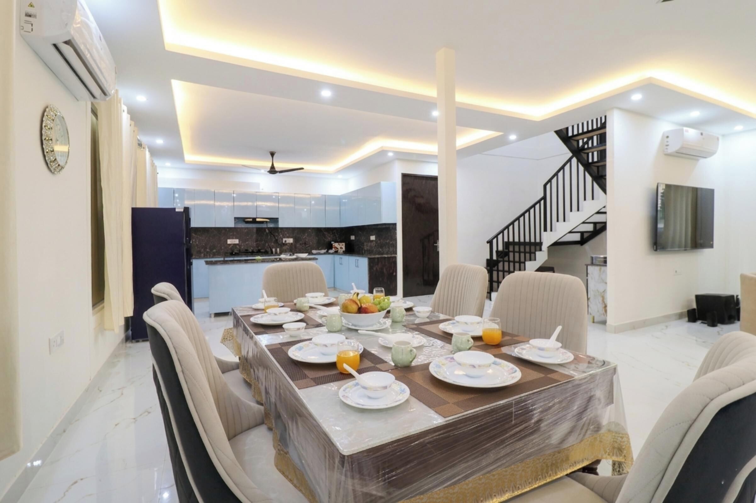 Villa | Dining