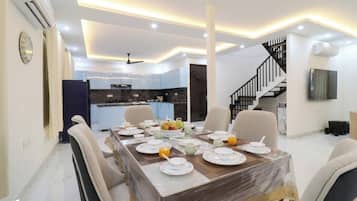 Villa | Dining